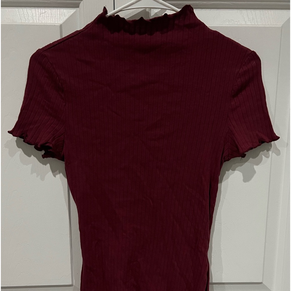 Maroon woman’s t shirt